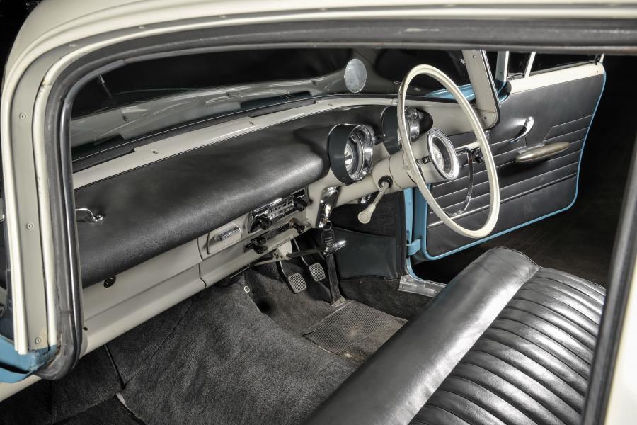 Интерьер Vauxhall Velox 4-Door Saloon (PA S) 1957 года  (фото 3 из 8)